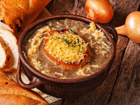 Лучена крем супа със сирене Ементал и прясно мляко - снимка на рецептата